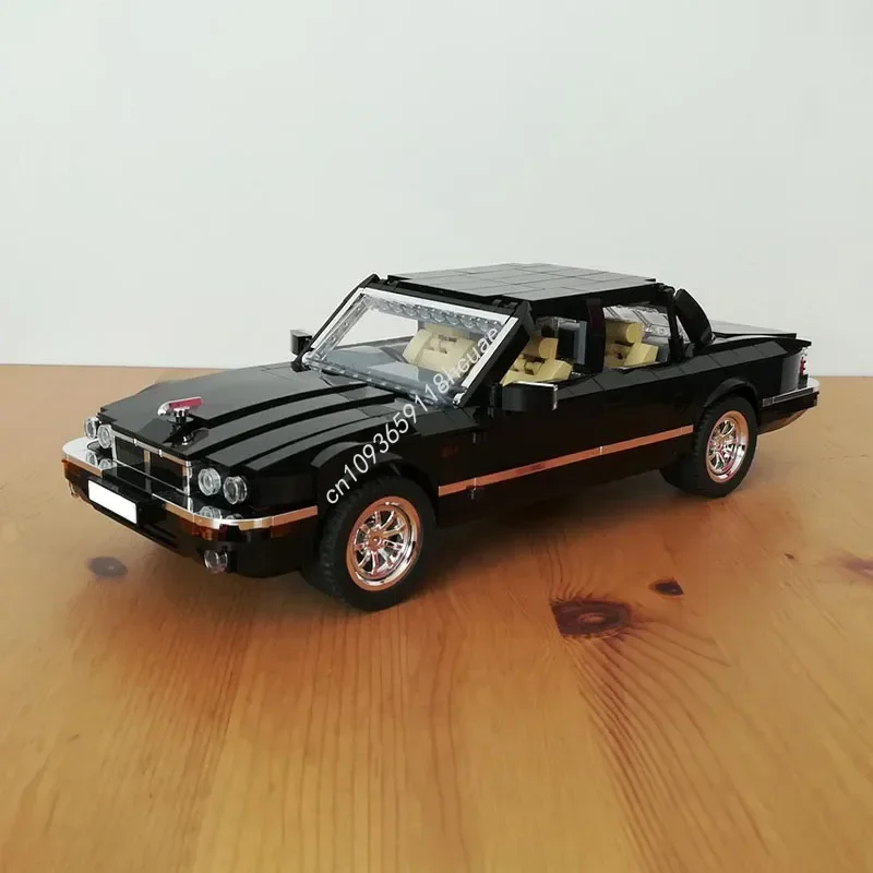 1112 قطعة JaguarS XJ (1998) 14 ترصيع ميزات واسعة نموذج داخلي مفصل Moc اللبنات التراص الطوب لعبة إبداعية هدية