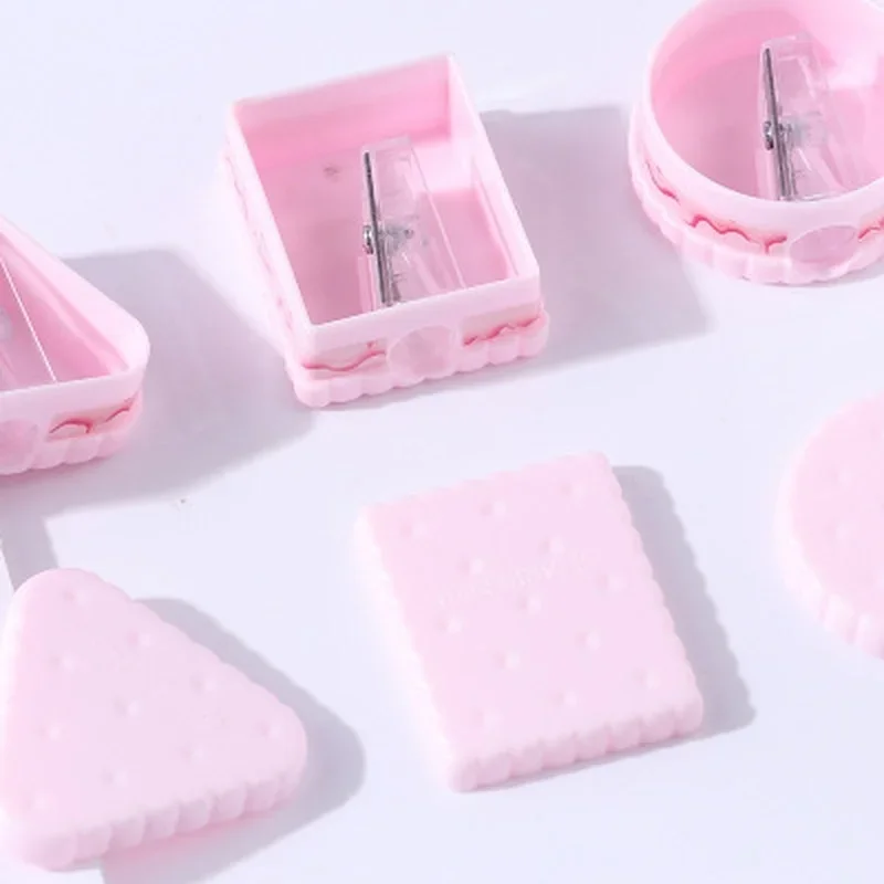 ที่เหลาดินสอบิสกิตสำหรับเด็ก3ชิ้น/ล็อตที่เหลาดินสอลายน่ารักสุดสร้างสรรค์อุปกรณ์การเรียนแบบสุ่มสี