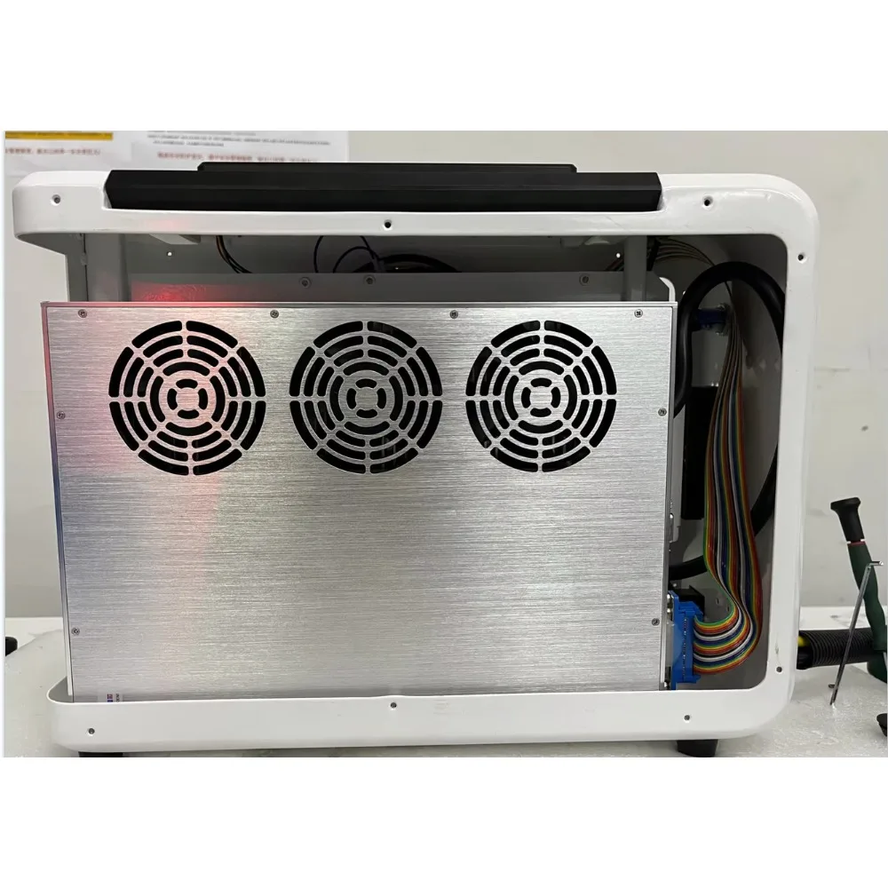 آلة تنظيف إزالة الصدأ بقدرة 50 وات لمعدات التنظيف بالليزر لزيت طلاء الصدأ لإزالة الطلاء