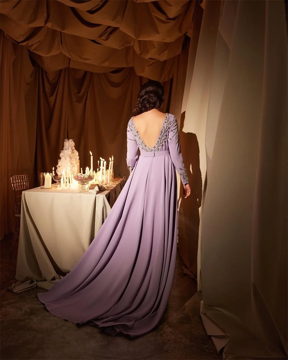 콘테사 맞춤 이브닝 드레스, 프롬 드레스, 우아한 라일락 크레이프 가운, 보트넥 긴팔 비즈 장식 소매 트레인, 웨딩 게스트용