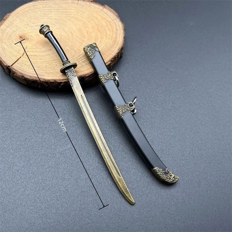 Llavero con colgante de espada de guerra, joyería para hombres y mujeres, accesorios para llaves de coche