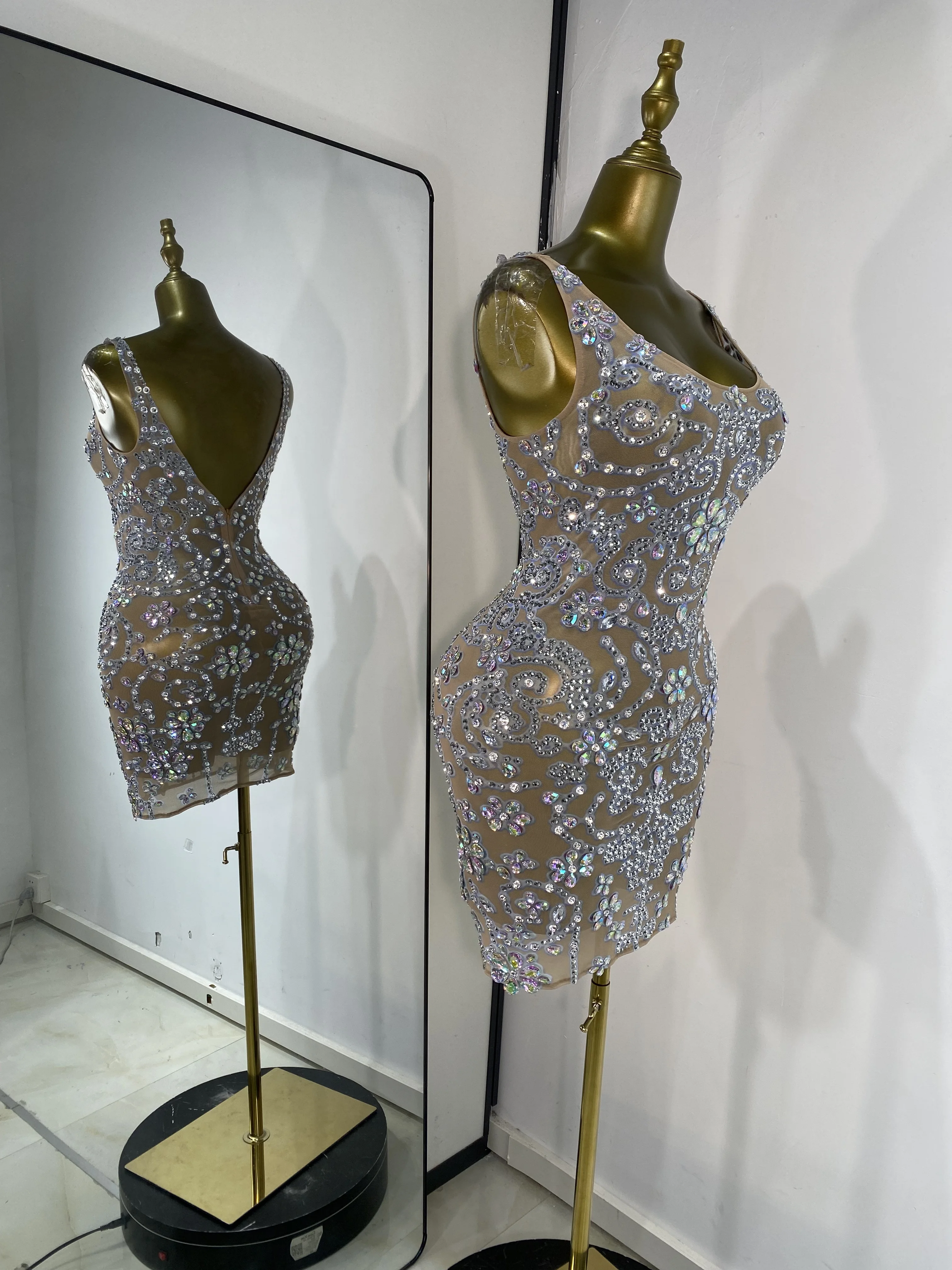 Brilhante strass malha vestido transparente feminino sexy sem mangas bodycon mini celebridade noite clube vestido de festa trajes de palco