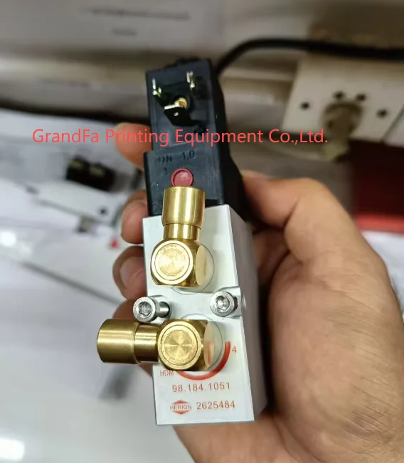 

5 Pieces/lot 98.184.1051 6mm Holes Copper head High Quality Solenoid Valve