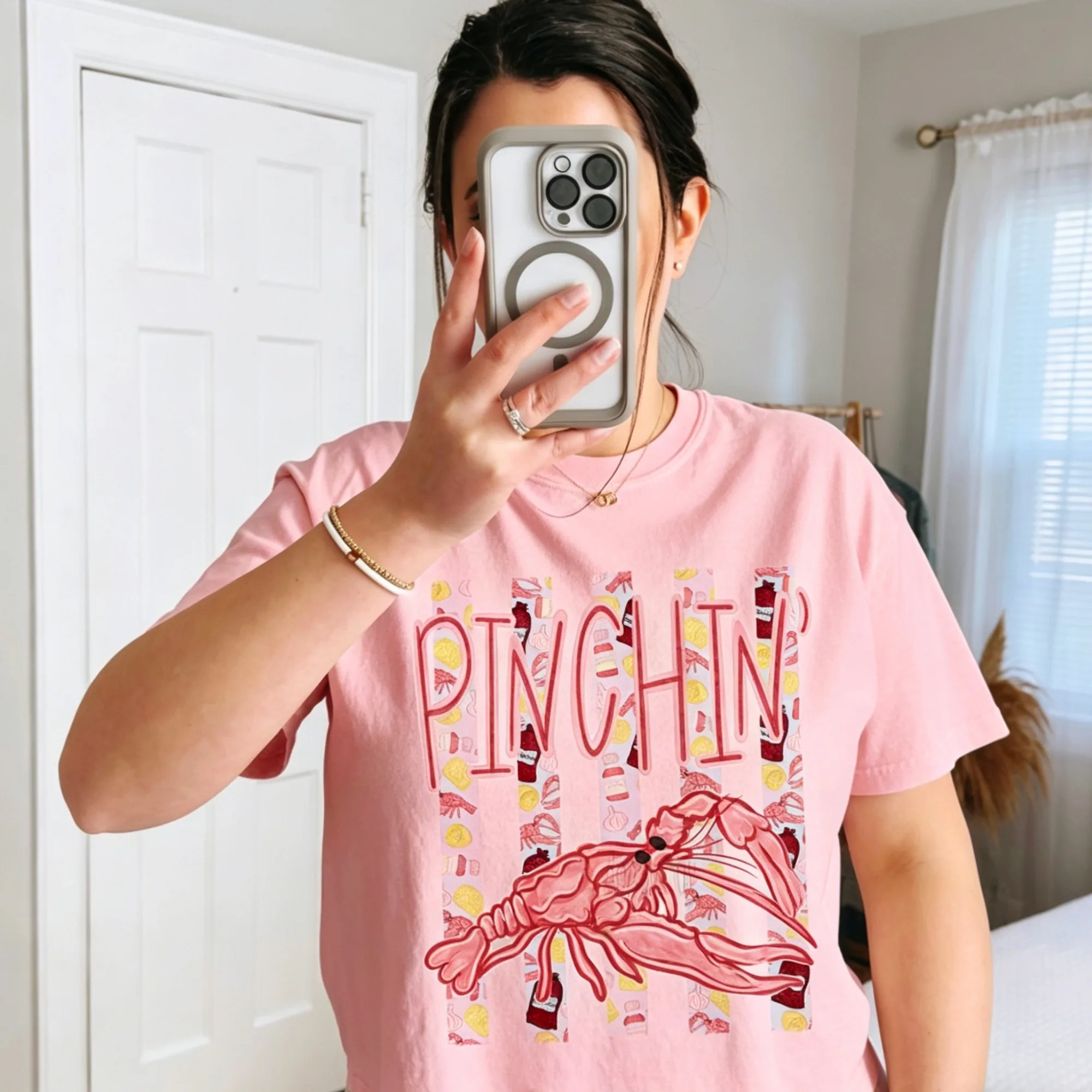 Funny Crawfish Graphic Print Cotton T-Shirt Women, Pinchin' Seafood Graphic Tee, Summer Casual Short Sleeve Top Streetwear