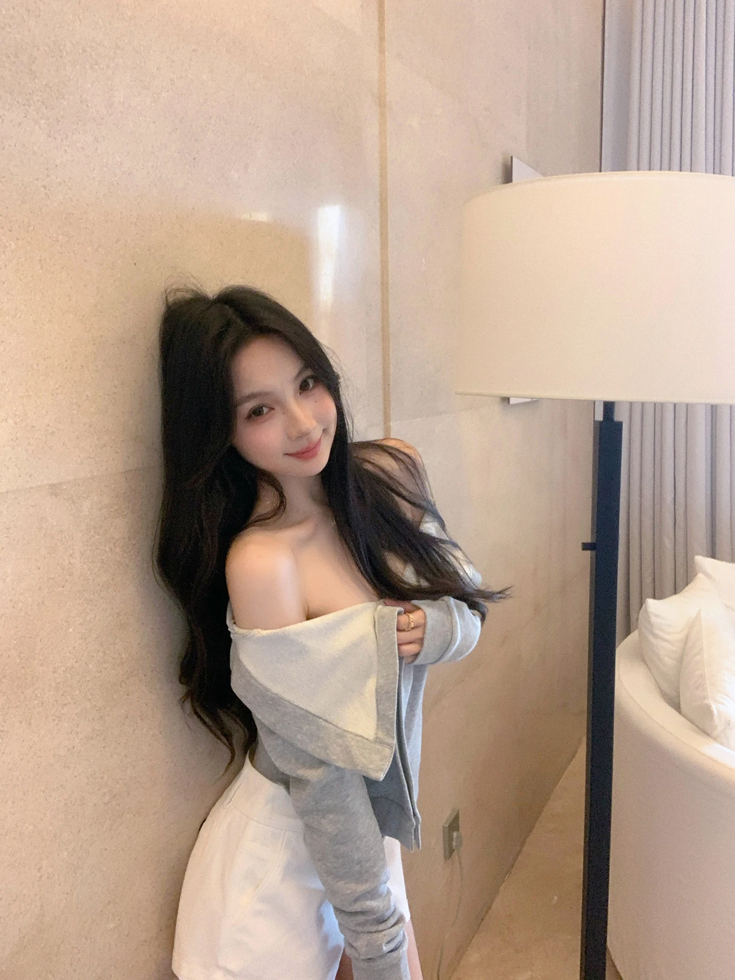 

Grey Pure Desire One Shoulder Long Sleeve Sweatshirt Women's New 2026 Spring Summer Shoulder Exposure Top Zhouye Standard Fit