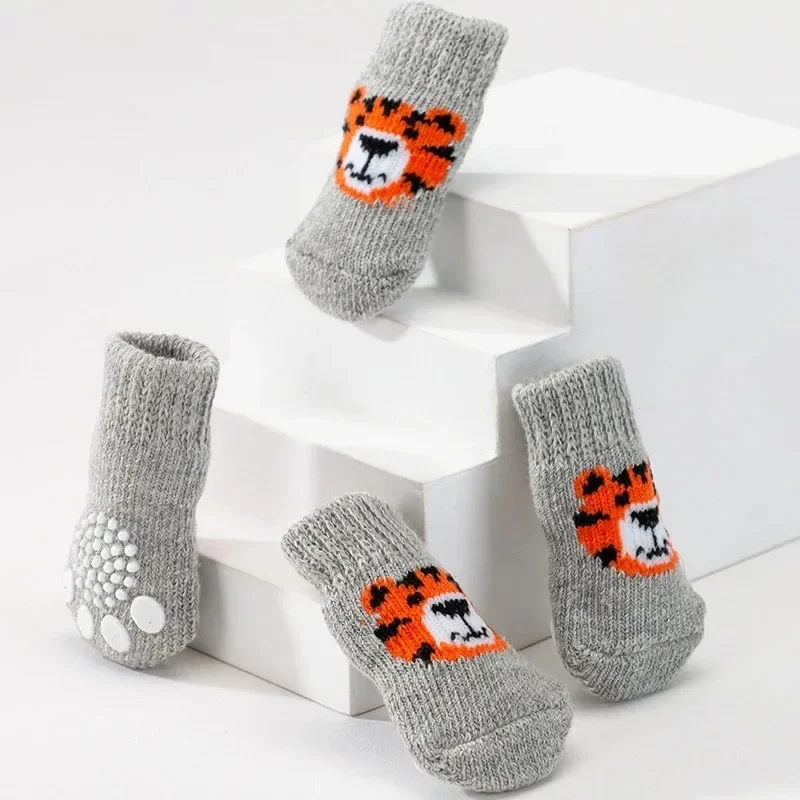 4 Stück Winter-Hundesocken Rutschfeste Warme Gestrickte Tiger-Design Pfotenschutz-Stiefel für Katzen und Hunde Innen- und Außenbereich Weihnachtsgeschenk Hundesocken – Detail 5