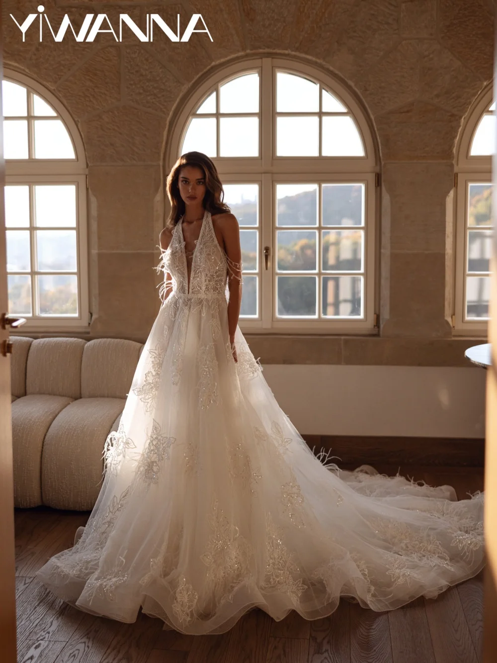 

Shimmering Lace Appliques Wedding Dress With Feathers A-line Floor-length Bridal Gown Customized Open Back Dresses For Bride