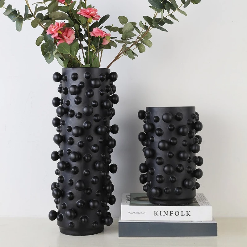 Kreative Kunstvasen als Heimdekoration, Wohnzimmer-Accessoires für eine gemütliche Einrichtung.