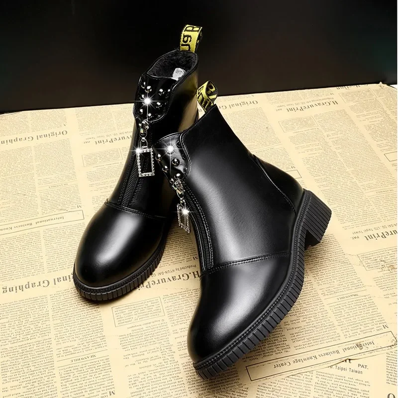 New Elite Beauty Boots Riveted Fashion Versatile Black Modern Boots British Style Anti slip Wear resistant Casual Short Boots