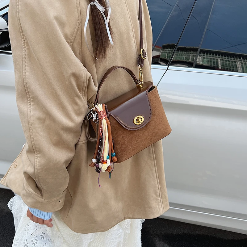 الجانب الأيسر لطيف صندوق صغير بولي Leather حقيبة جلدية كروسبودي سيدة حقائب اليد والمحافظ النساء 2025 الشتاء حقيبة كتف بمقبض قصير للهاتف