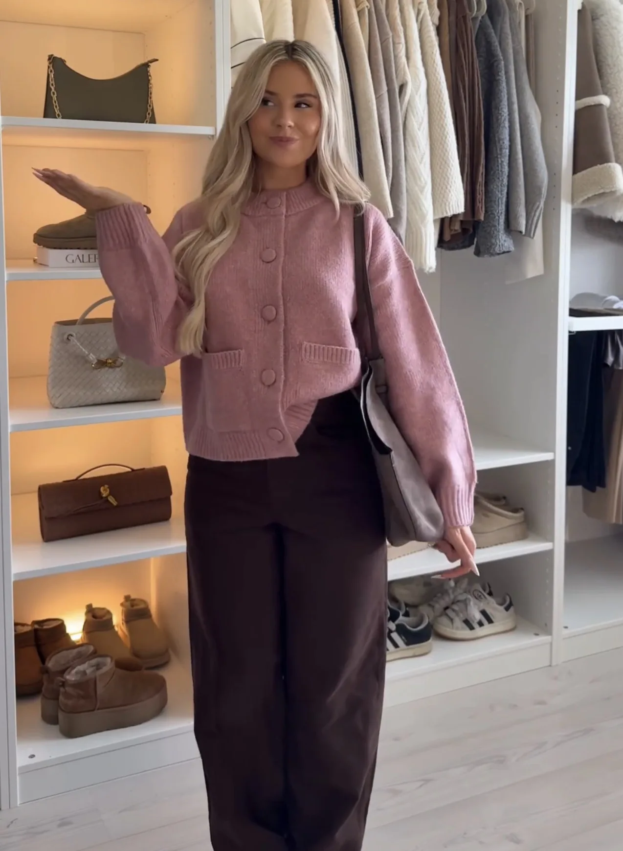 

Вязаные кардиганы с круглым вырезом и пуговицами спереди, женские повседневные укороченные свитера с длинными рукавами, женские топы, осень 2021, новые простые розовые пальто