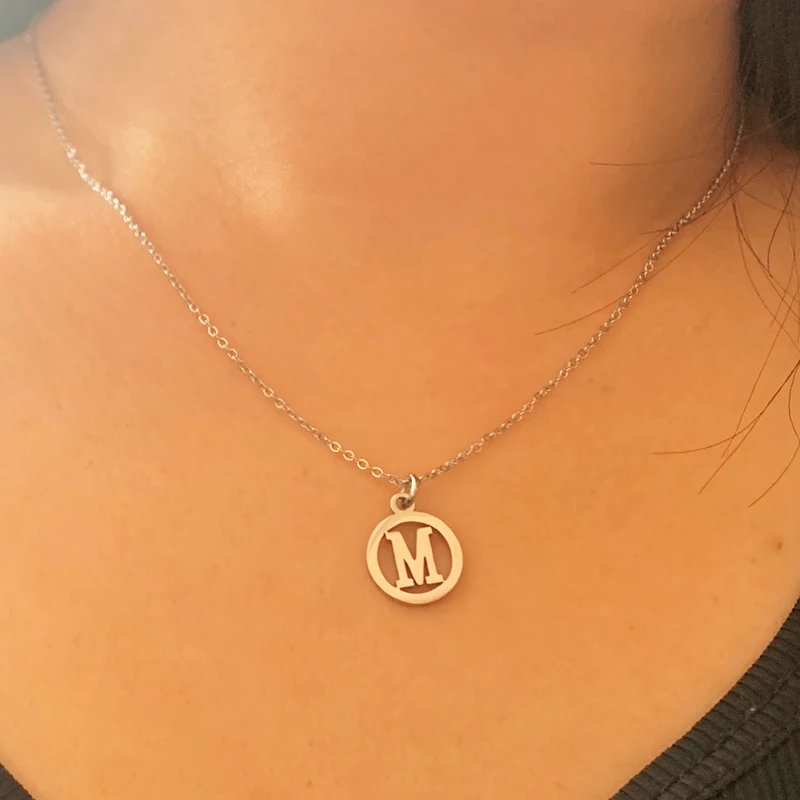 

Hollow Capital Letter Round Charm Necklace Unisex A-Z Initials Steel Link Chain Choker Clavicle Collars Accessories Wholesale