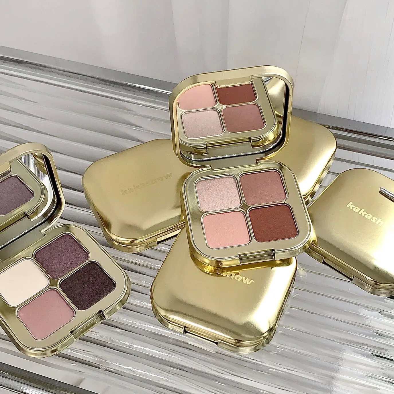 Kakashow Resaltador de brillo nacarado paleta de sombras de ojos deslumbrante Desarrollo de color duradero, resistente al sudor y al agua