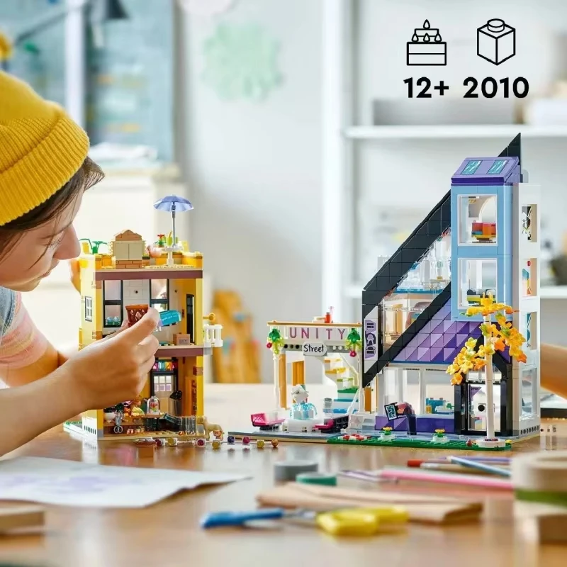 

2025 new street view series 2010pcs city center square flower shop and furniture store model building block toy birthday gift