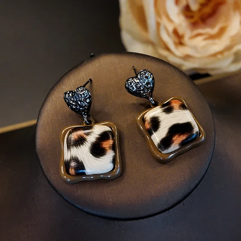 

Love Shape Gun Black Plated Resin Leopard Print Retro Personality Fashion Earrings New Arrival Trendy Earrings for Women