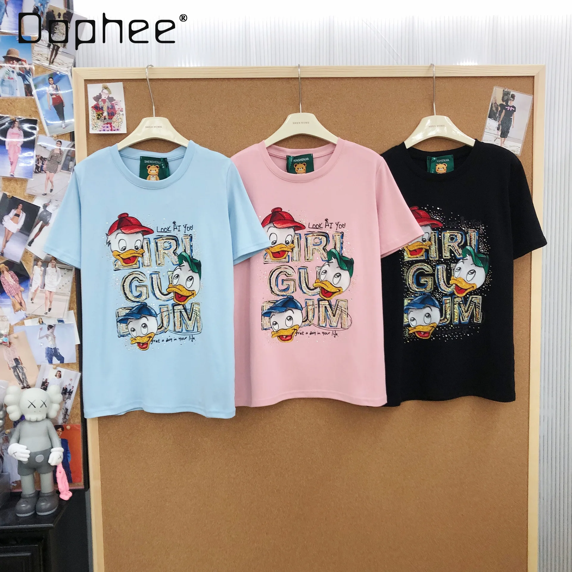 

Модная повседневная женская футболка с коротким рукавом, с принтом мультяшной утки и стразами, многоцветная, универсальная, в стиле High Street