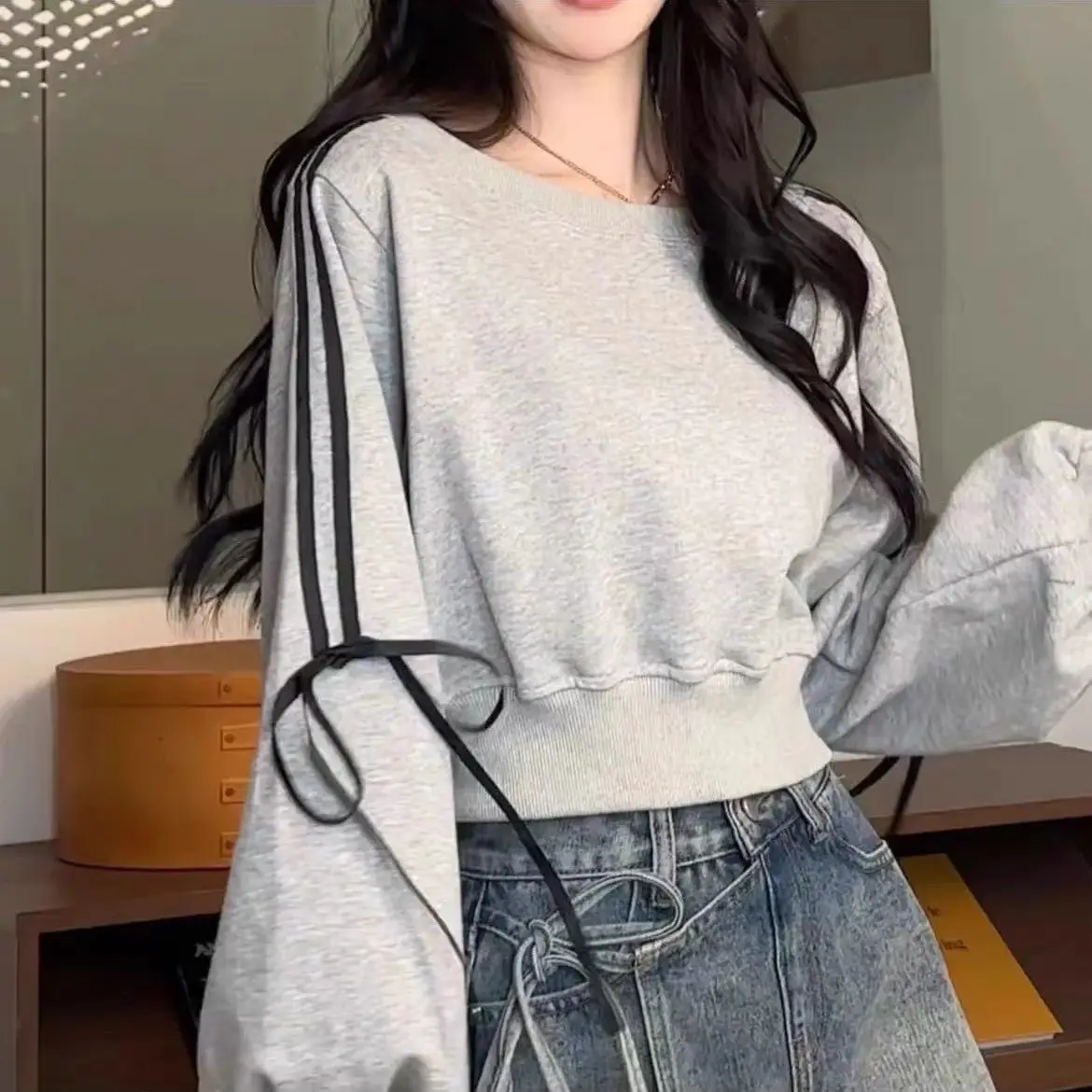 

Новая осенняя женская толстовка Dongda Gate с одним рукавом, бантом и рукавами-фонариками, приталенный топ в корейском стиле