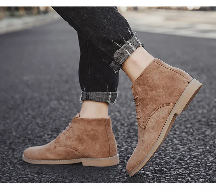 Modische braune Chelsea Boots für Herren im britischen Stil, hochgeschnittene Wildlederschuhe mit Schnürung und spitzer Zehenpartie, Herren-Knöchelstiefel – Detail 17