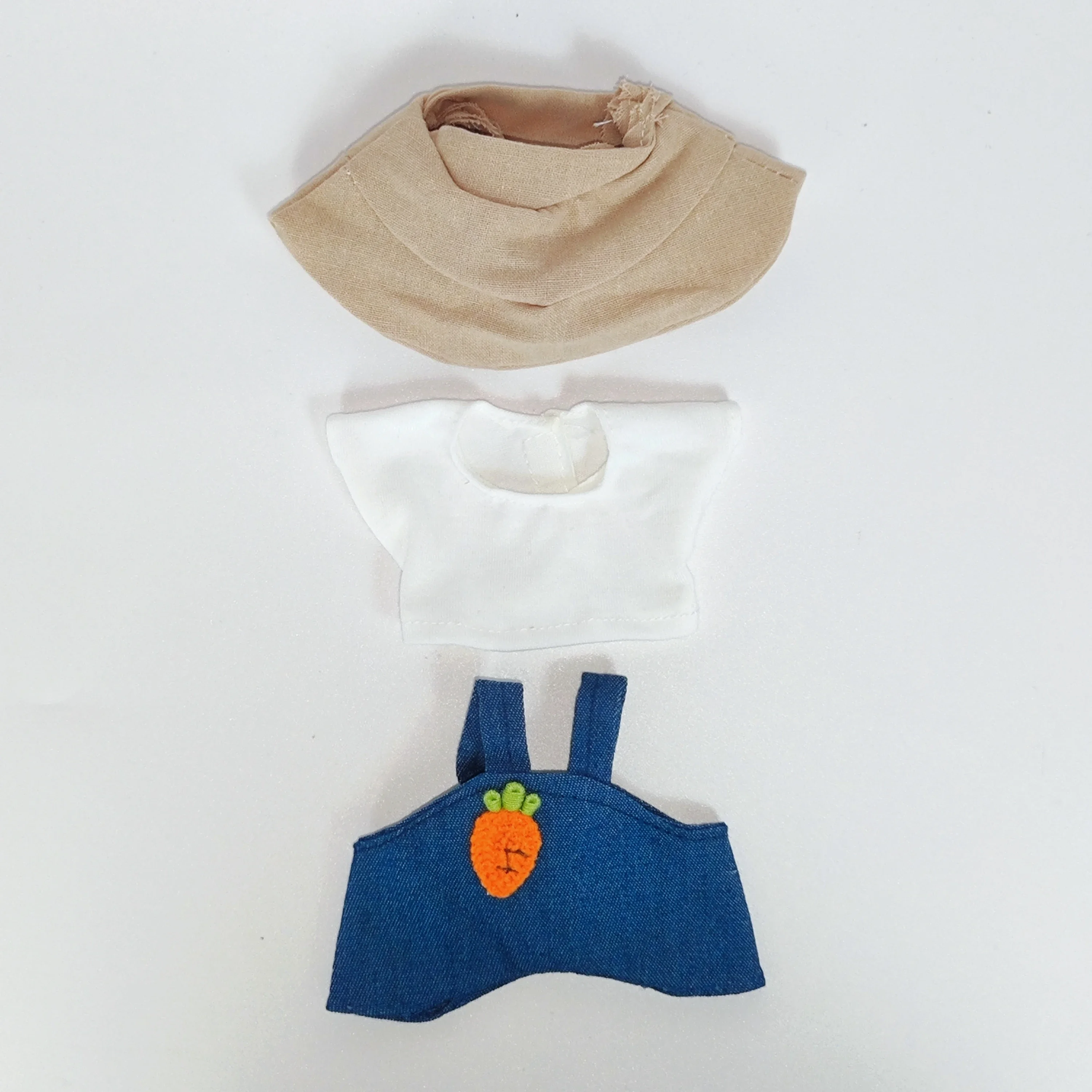 

Clothes for labubu Doll Clothes Sitting Party Cowboy Old Flower Strap Pants Fisherman Hat Set Hot Sale