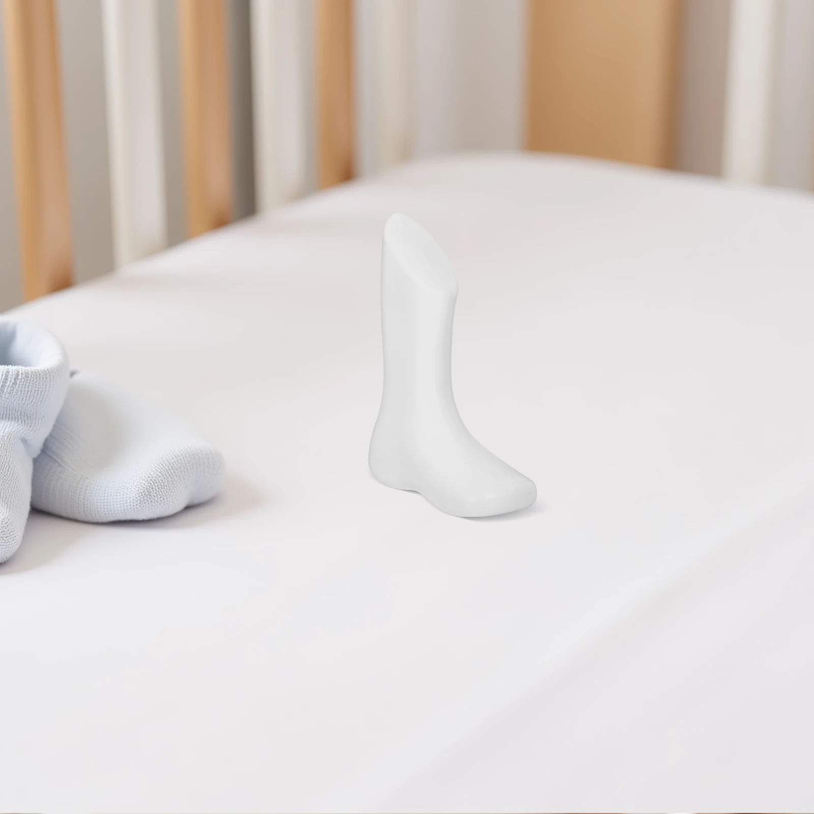 

4pcs Plastic Foot White Sock Display Stand Baby Shoe Socks Holder Shape Retention Feet Mannequin Retail Kids Accessories 11.5Cm