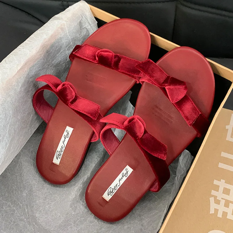 

2024 Red Yellow Luxury Design Women Slippers Summer Flat Slippers Outdoor Fashion Ladies Slippers Casual Party Beach Flip Flops