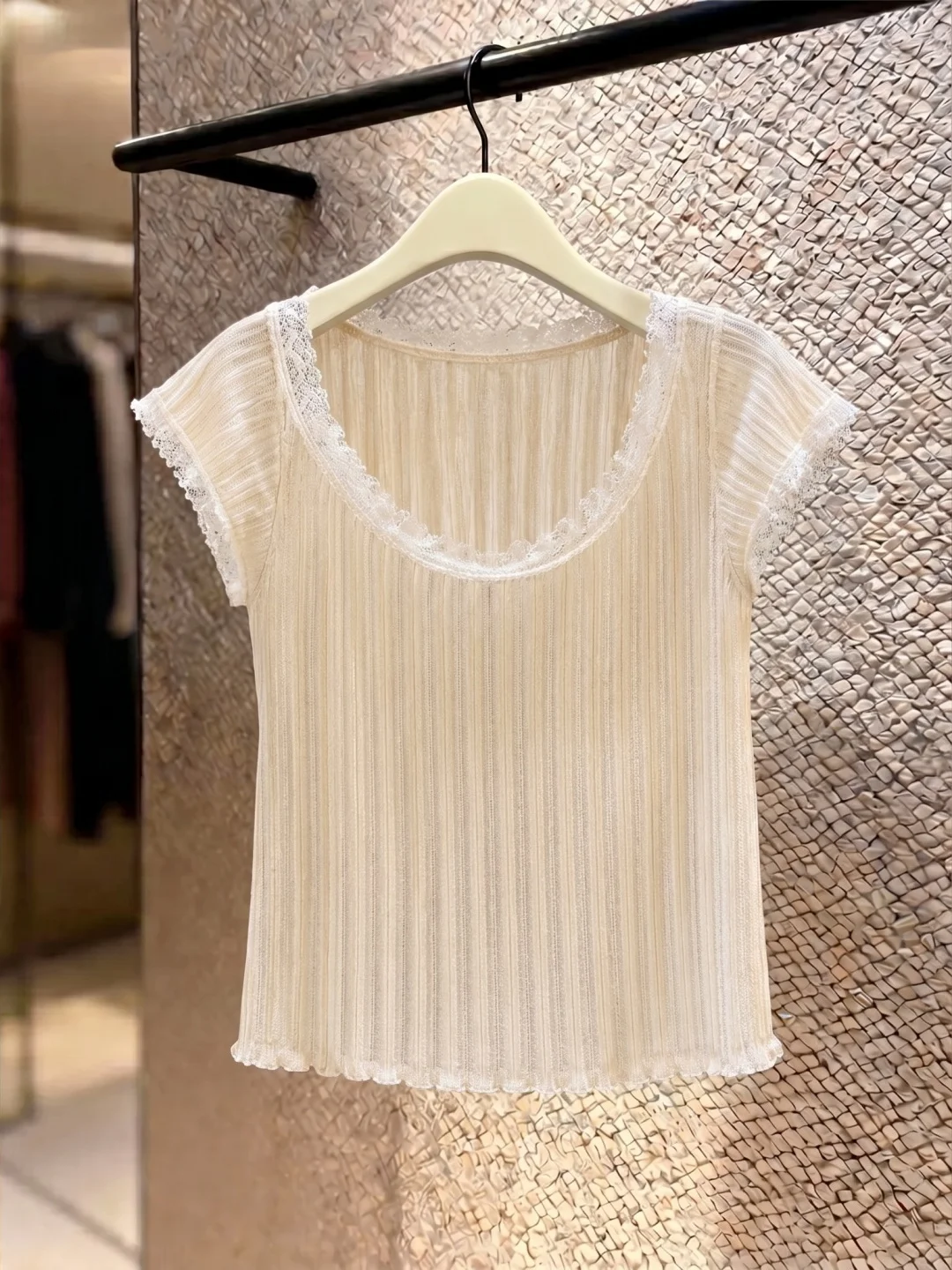 

Lightweight Sweet Lace Trim Ice Silk Knitted Top Korean Style Commute Straight Tube Design Summer Fashionable Unique Sensation