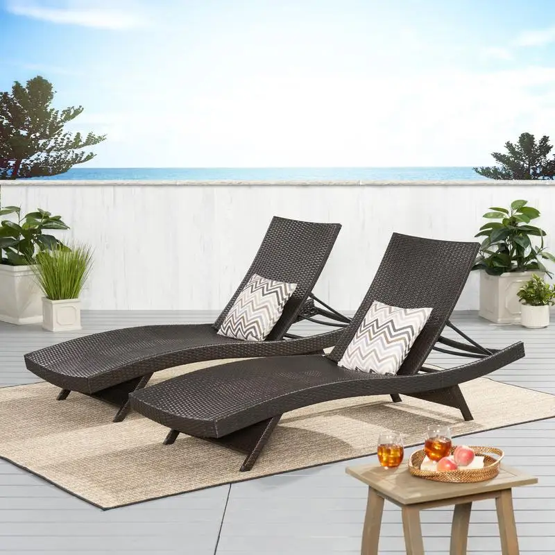 

Wicker Chaise Lounge Chair for Outdoor or Indoor Use - Comfortable and Stylish Relaxation Seat