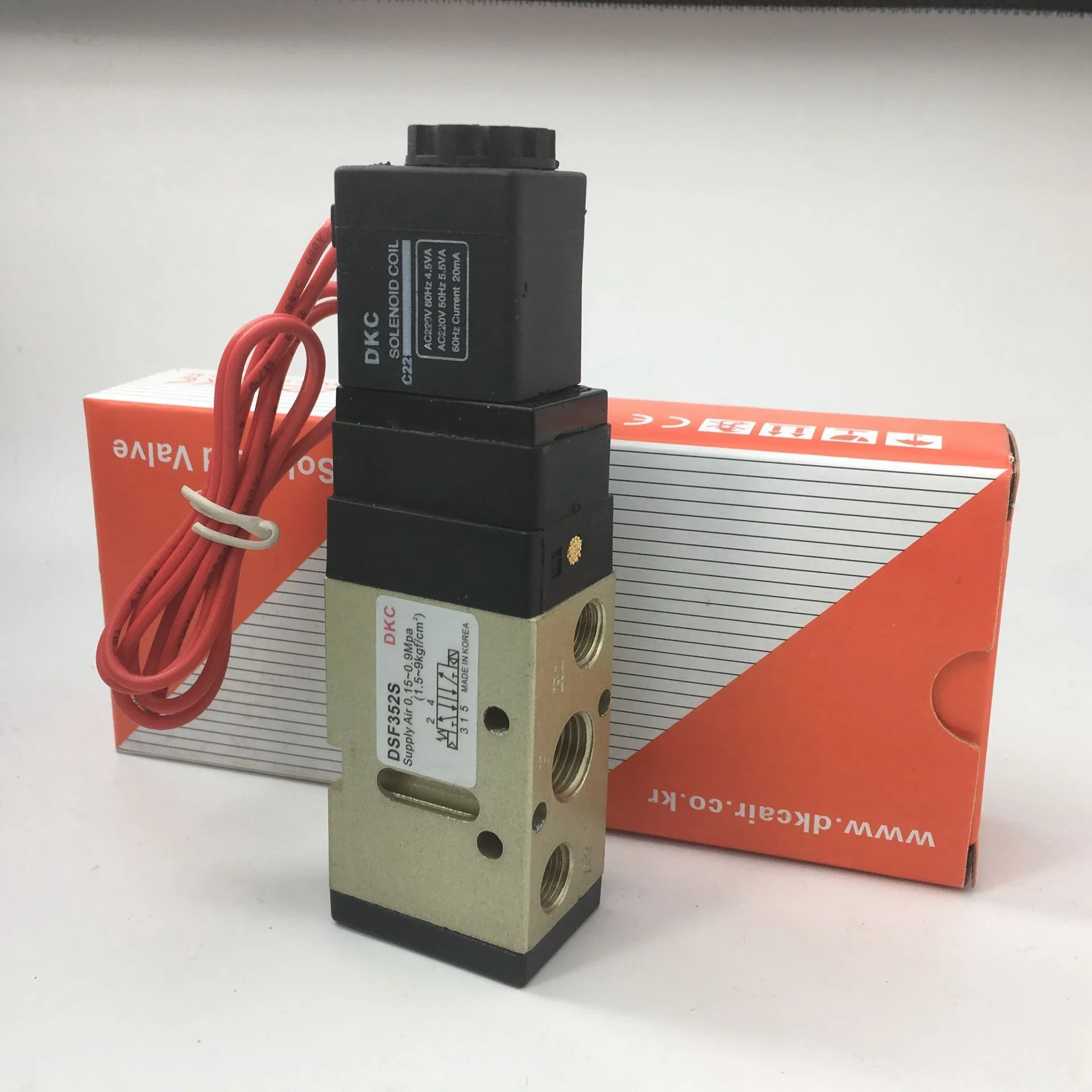 DKC Pneumatic Solenoid Operated Directional Valve DSF352S DSF352D AC220V DC24V