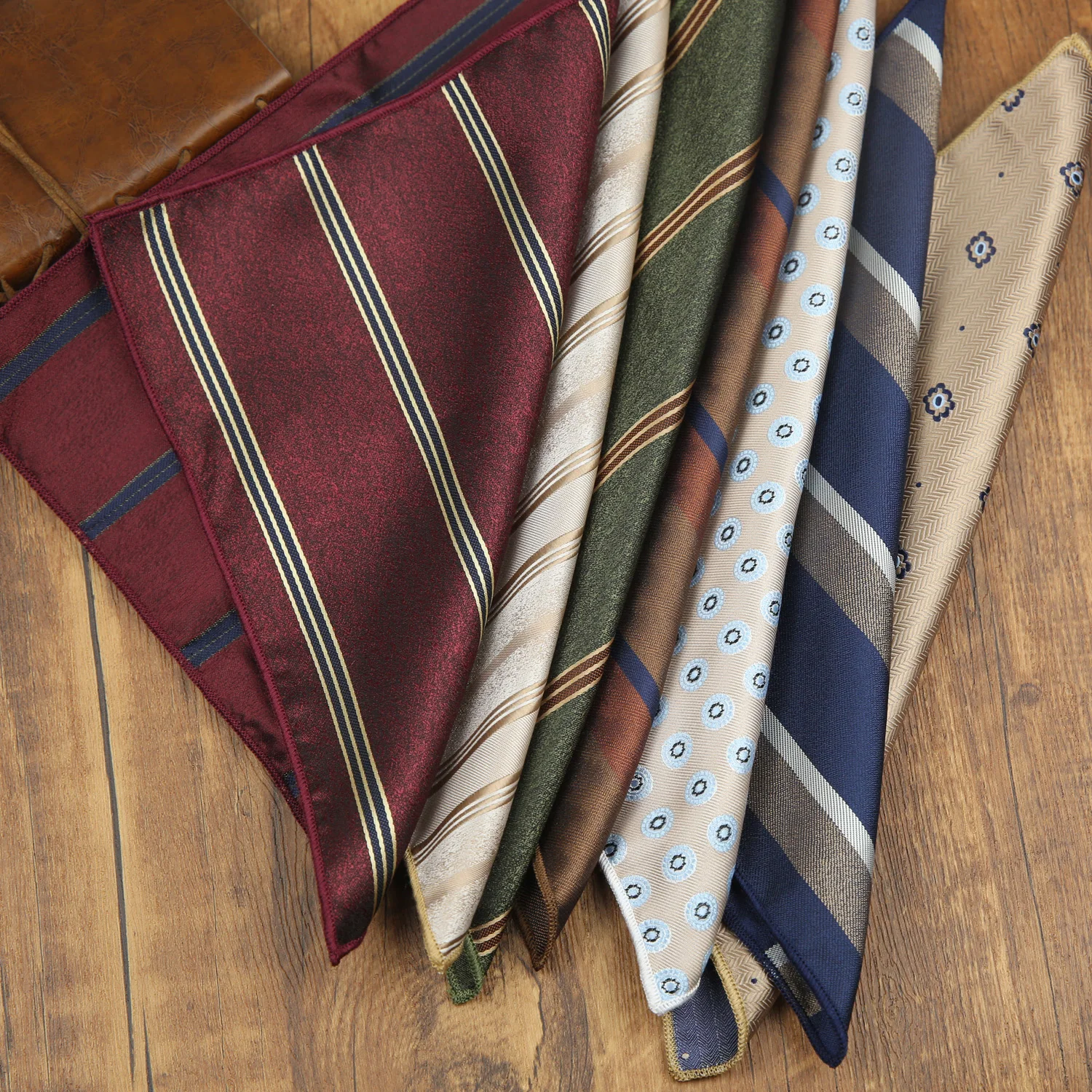 lenco-de-bolso-masculino-listrado-quadrado-para-terno-casual-casamento-e-negocios-acessorio-para-padrinhos