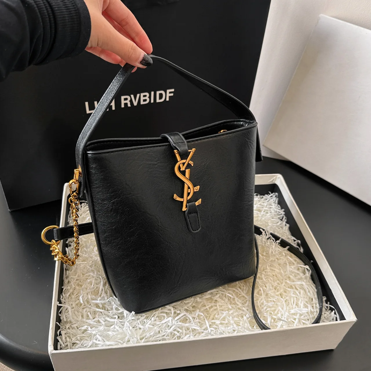 

​ ​ 2023 Новая женская модная сумка-мешок, магнитная защелка с буквенным узором, простая универсальная сумка через плечо для повседневного повседневного прогулок ​ ​