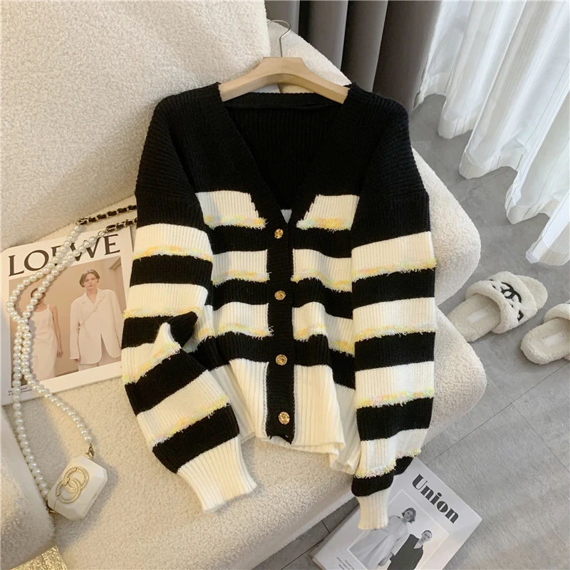 

Women Black Goth V-Neck Striped Knit Cardigan Sweater Harajuku Vintage 2000s Y2k Long Sleeves Soft Cozy Cashmere Sweater Autumn