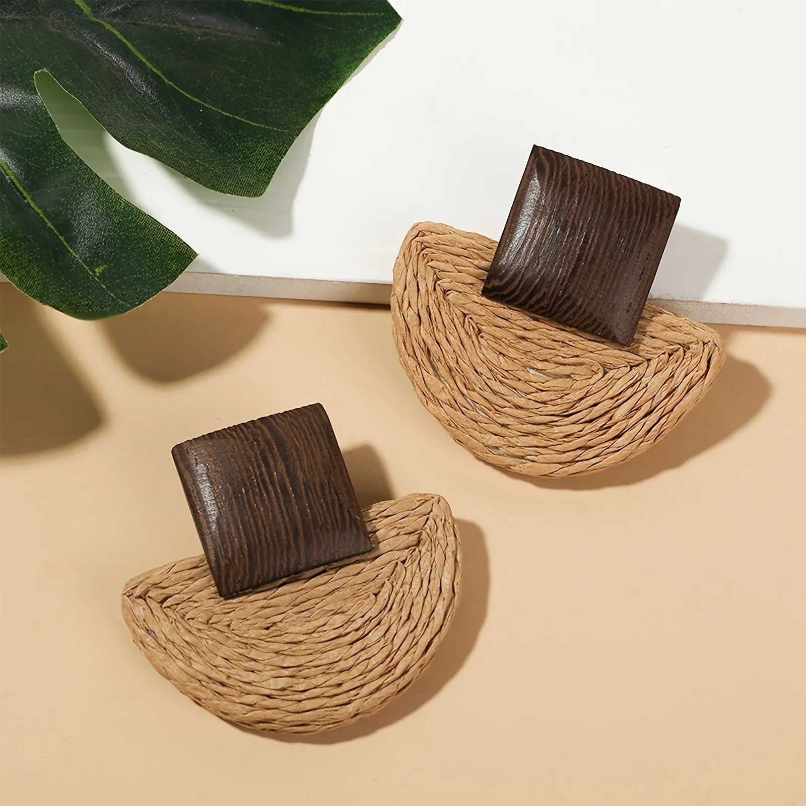 

Bohemian Retro Wooden Raffia Weave Geometric Earrings, Versatile for Women'S Daily Wear and Beach Vacation Accessory