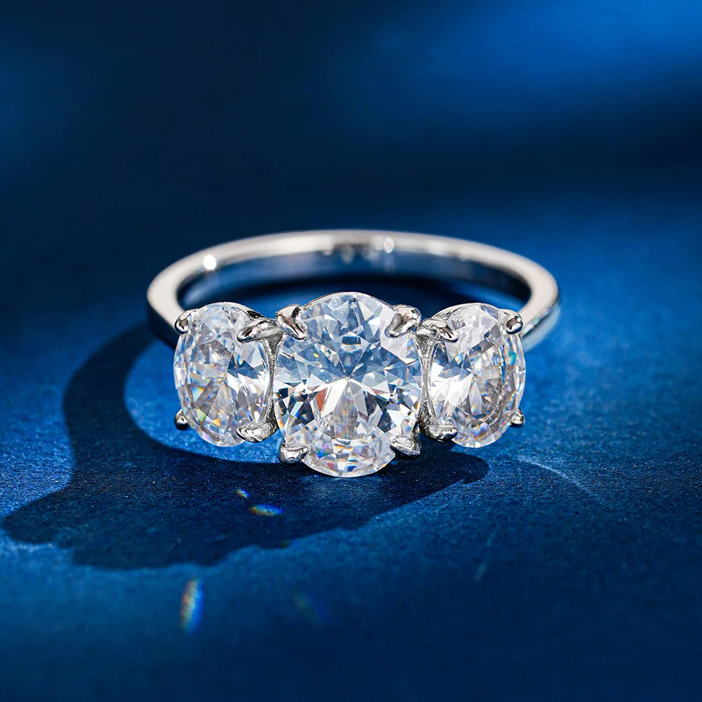 

18K Gold Egg Shaped Three Stone Ring for Women, Korean Design Sense, Moissanite Jewelry, Fashionable Platinum PT950 Jewelry