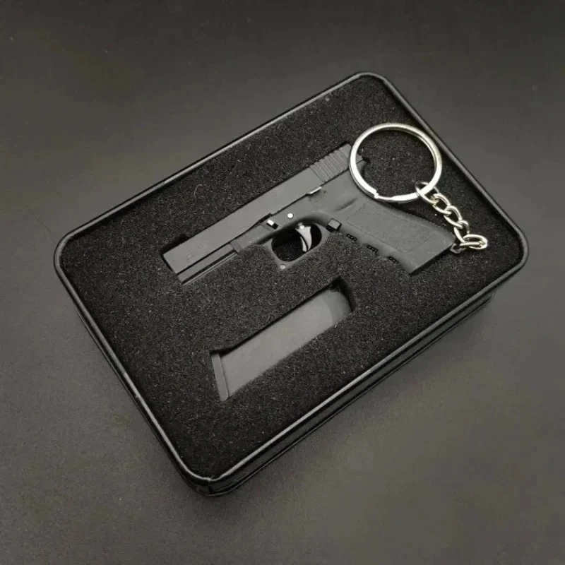 New Pistol Mold 1:3 Alloy Empire G17 Gun Metal Key Chain Pendant Disassembleable Throw The Shells