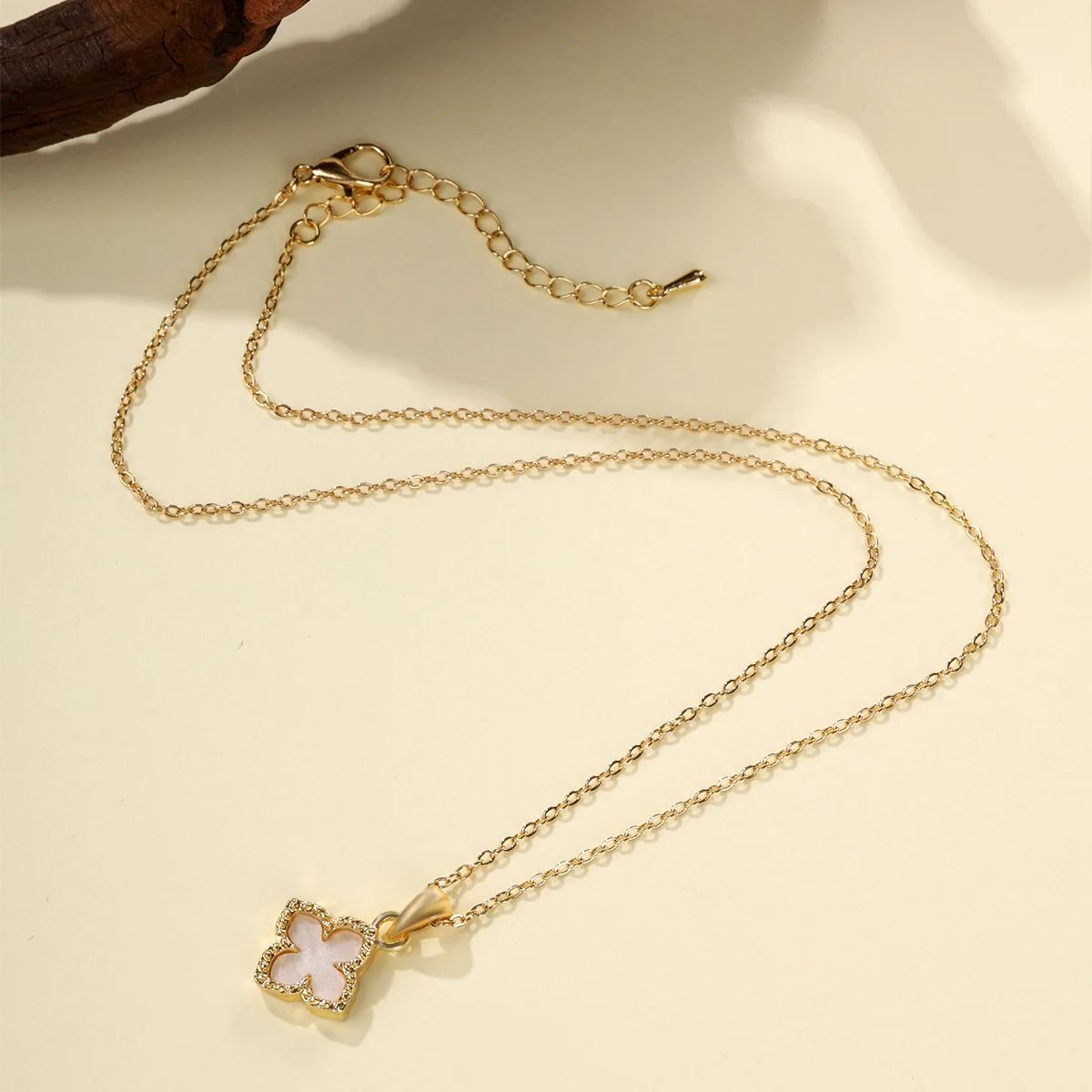 クローバーネックレス | AliExpress Businessの卸売割引とドロップ