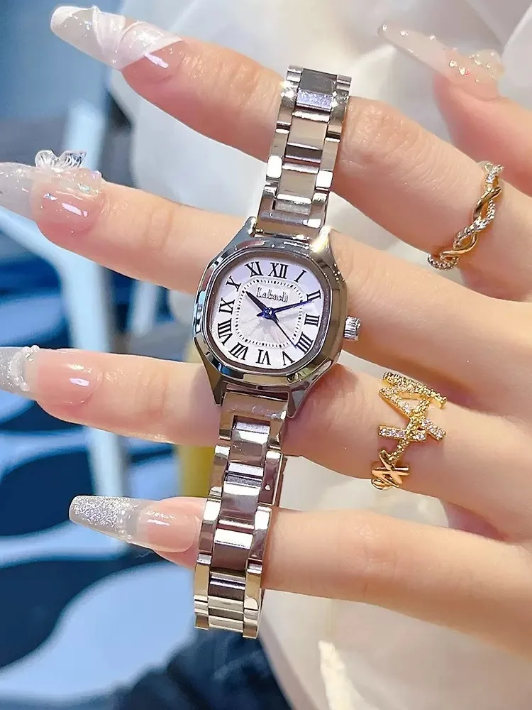 New Minimalist And Elegant Women'S Quartz WatchA Fashionable Quartz WristwatchA Perfect Gift For Women.  A Small Women'S Watch.