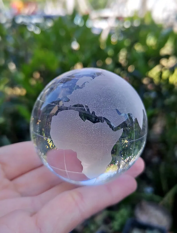 ガラスの丸い地球、世界地図、ガラスボール、スタンド付きの文鎮