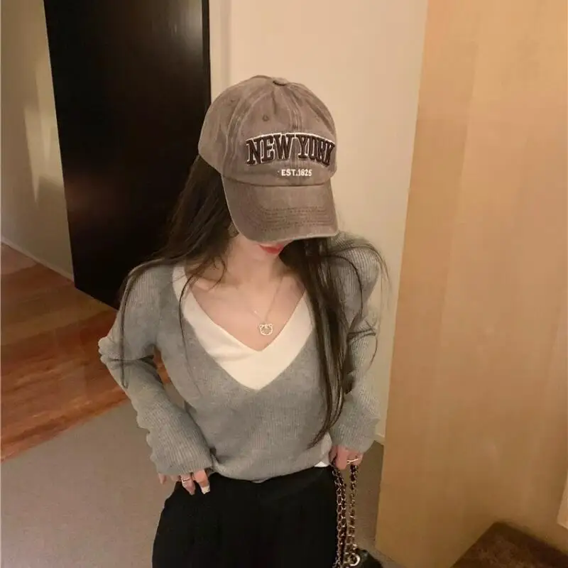 

Woman V-Neck False Two-Piece Sweater Autumn Winter Lazy Loose Gentle Tops New Good-Looking Keep Warm Soft and Sticky Knitwear