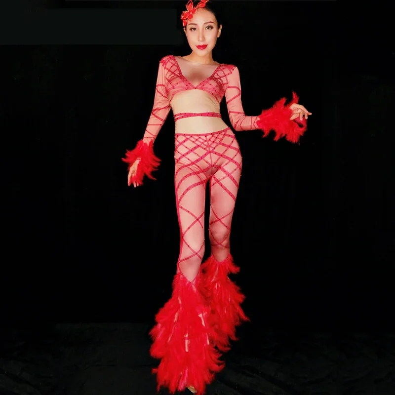 ชุดบอดี้สูทพิมพ์ลายเพชรปลอมสำหรับผู้หญิง ผ้าสเตรชสีแดง แต่งขนนก จั๊มสูทขาบาน ชุดเต้นโพลแดนซ์ ชุดนักเต้นโกโก้ รุ่น XS4869