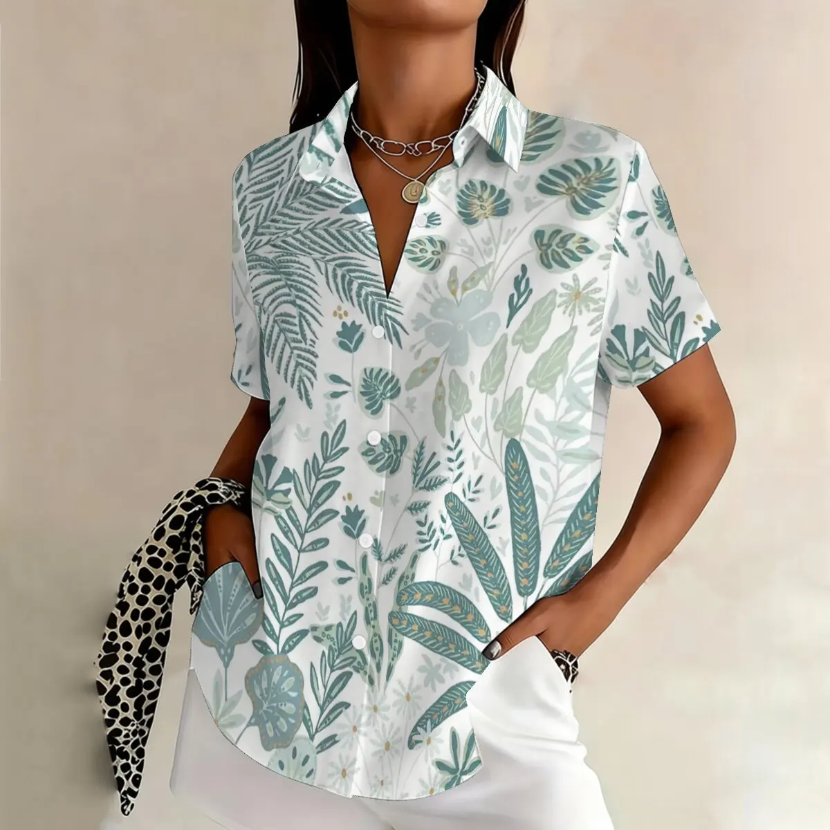 Plus-size floral print short-sleeved shirt for women, simple and elegant design, versatile for both work and everyday wear