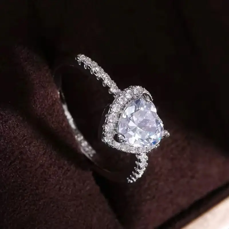 

Trendy Silver Color Heart Ring for Women Exquisite Fashion Metal Inlaid Zircon Wedding Luxury Ring Engagement Jewelry