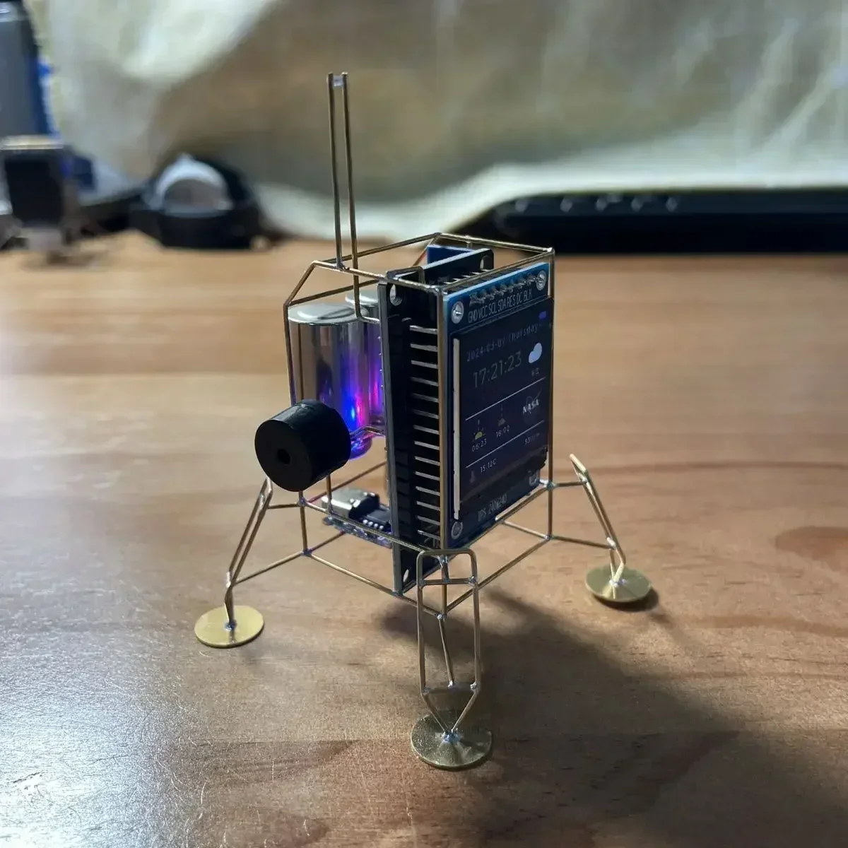 DIY BornLander handgemachte Mars Lander Lander WIFI Desktop Uhr Ornament