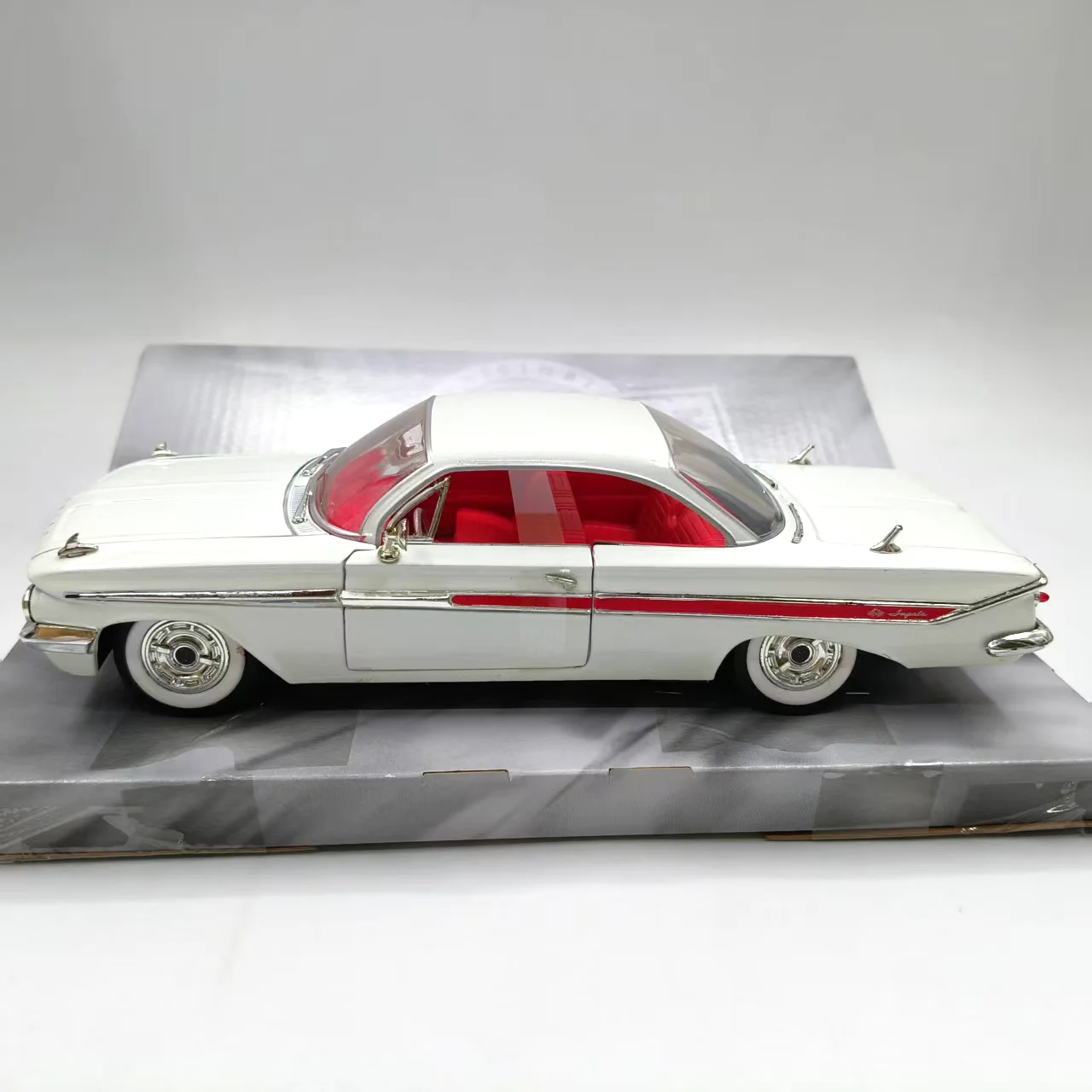Diecast 1:24 Schaal Jada 1961 Chevrolet Impala Wit Vintage Wiel Legering Model Auto Collectible Toy Gift Souvenir Display Ornament