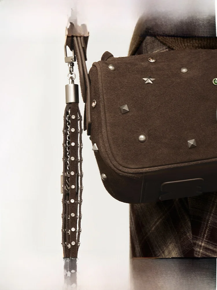 decoracion-colgante-con-borlas-y-remaches-accesorio-de-moda-primavera-para-mujer-marca-moussy-028iaa501001