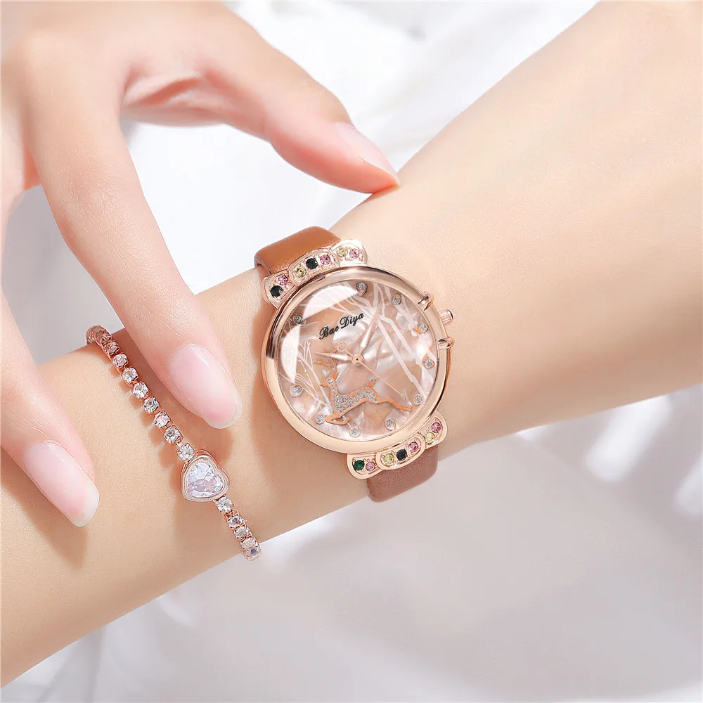 Shell Noodles Dial Design Fawn Diamond Mujeres Relojes de moda Marca Simple Ladies White Leather Wristwatches Mujer Reloj de cuarzo