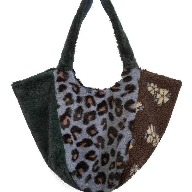 

Large-capacity Leopard Print Spliced Design Shoulder Bag Winter 2026 Retro Commuting Plush Tote Bag Accommodate 14-inch Computer