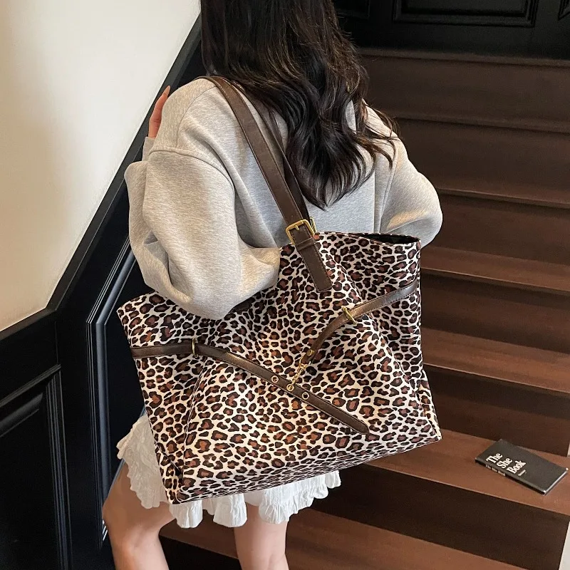 

1pcs Women Retro Leopard Print Handbag Large Capacity for Outdoor Travel Leisure Daily Commute Fashion Shoulder Bag