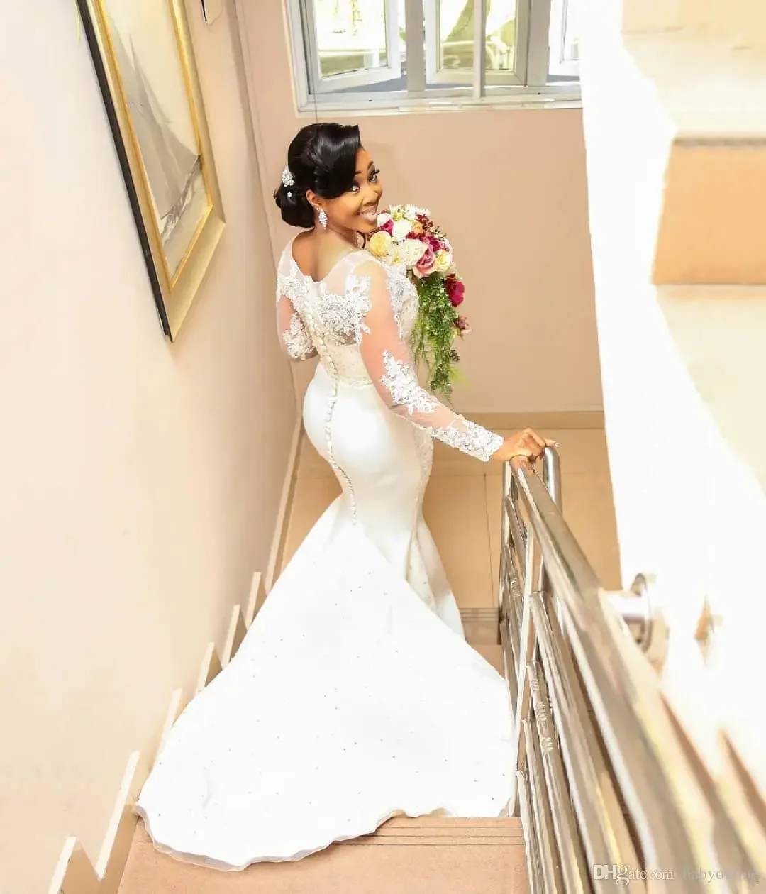 Passen Sie Vintage-Spitze-Meerjungfrau-Brautkleider an, transparente lange Ärmel, Juwelenapplikationen, Perlen, Sweep-Zug, afrikanische Plus-Size-Braut