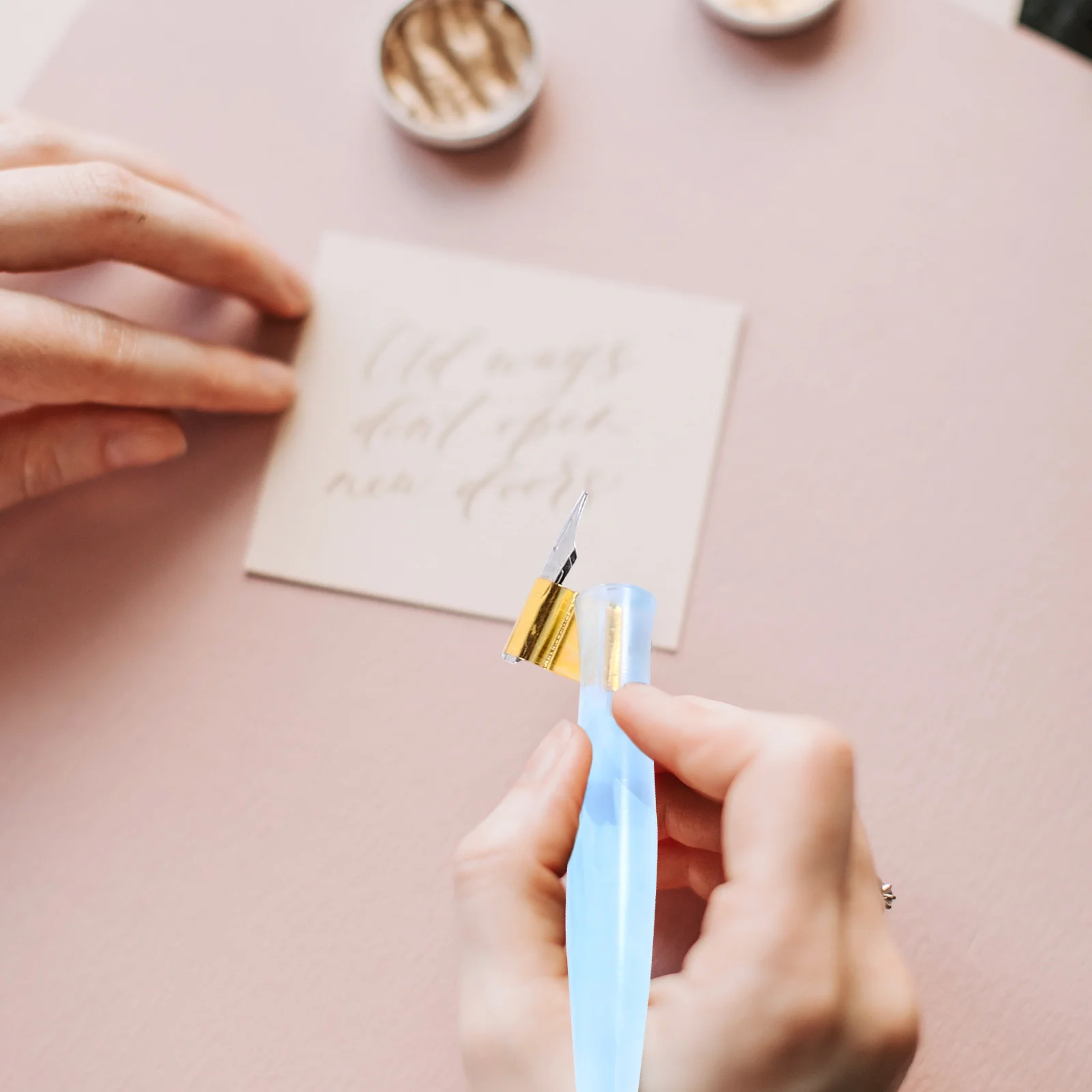 

1Set Vintage Dip Pen Set Calligraphy Starter Kit School Writing Supplies English Calligraphy Pen Set Gift for Students