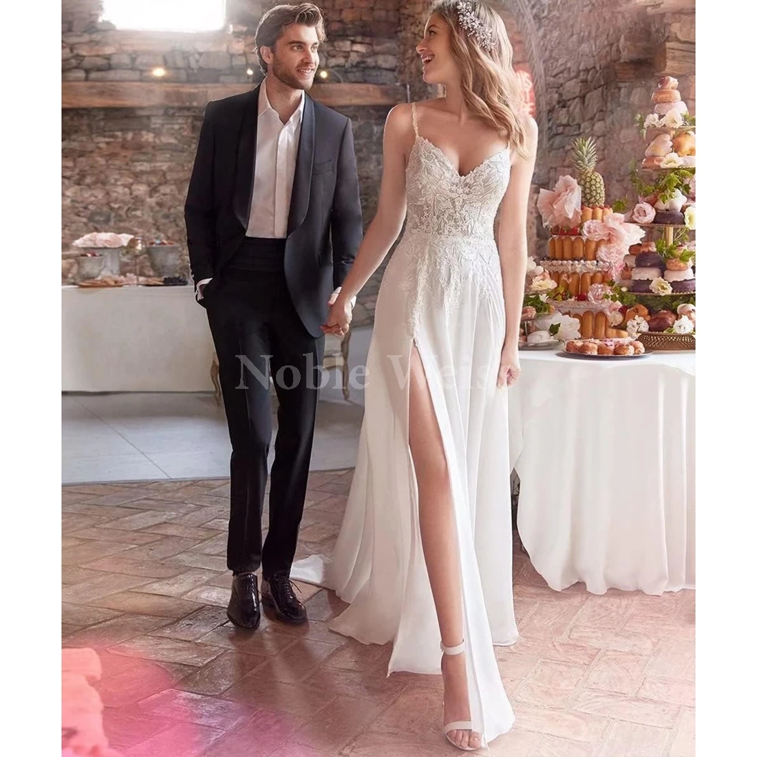 Koronkowe paski spaghetti z dekoltem w kształcie litery V, szyfonowe suknie ślubne dla panny młodej z trenem typu Sweep i wzorem bez pleców. Dostosuj